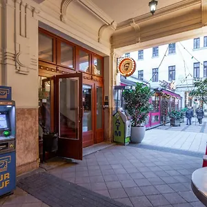 https://exclusive-downtown-home-in-the-gozsdu-garden.inbudapesthotels.com