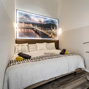 https://elizabeth-apartment-in-the-heart-of-1073.inbudapesthotels.com
